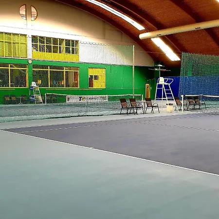 Tennis Club